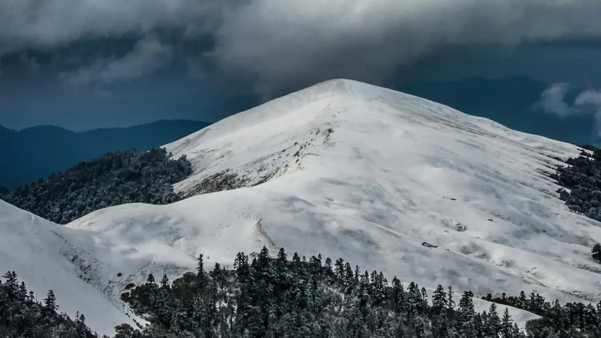 Read more about the article The Best Sunrise Views in Uttarakhand: Why Chandrashila is High on the List